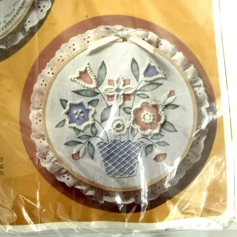 Vintage Creative Circle Memory Bouquet  #0834 Candlewicking  Kit Hoop Wall Decor